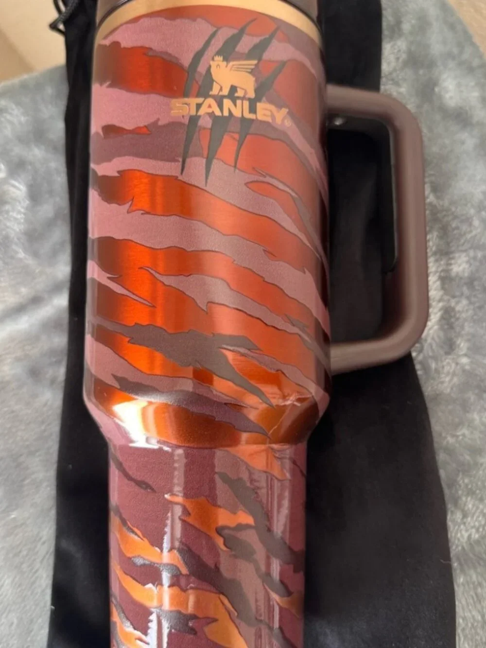 Stanley X Tyla Tyger Limited Edition-Quencher H2.0 Flowstate Tumbler 40 OZ - Picture 3 of 3
